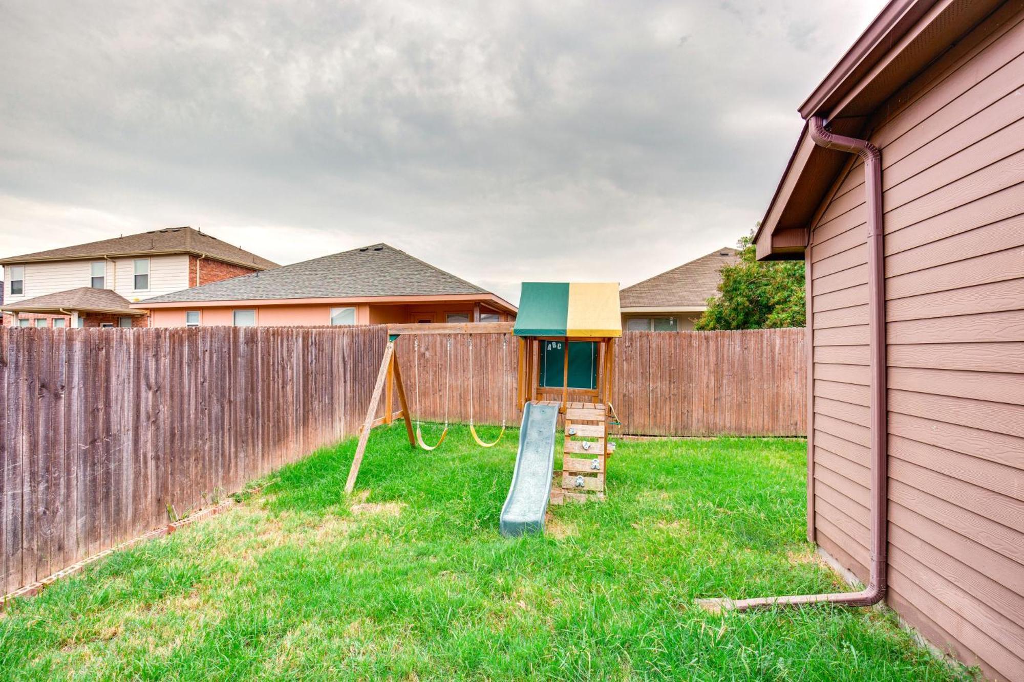 Private Office And Playground Greenville Home Exterior photo